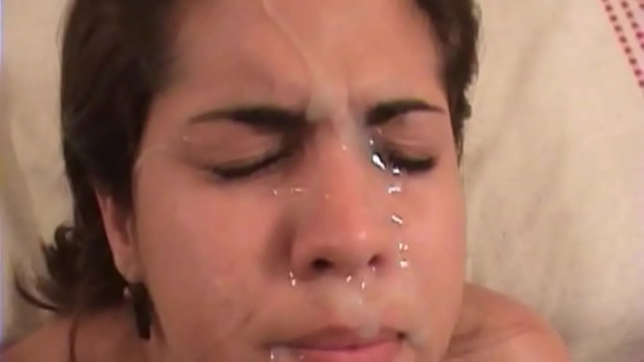 Bela latina brunulino havas malglatan sekson