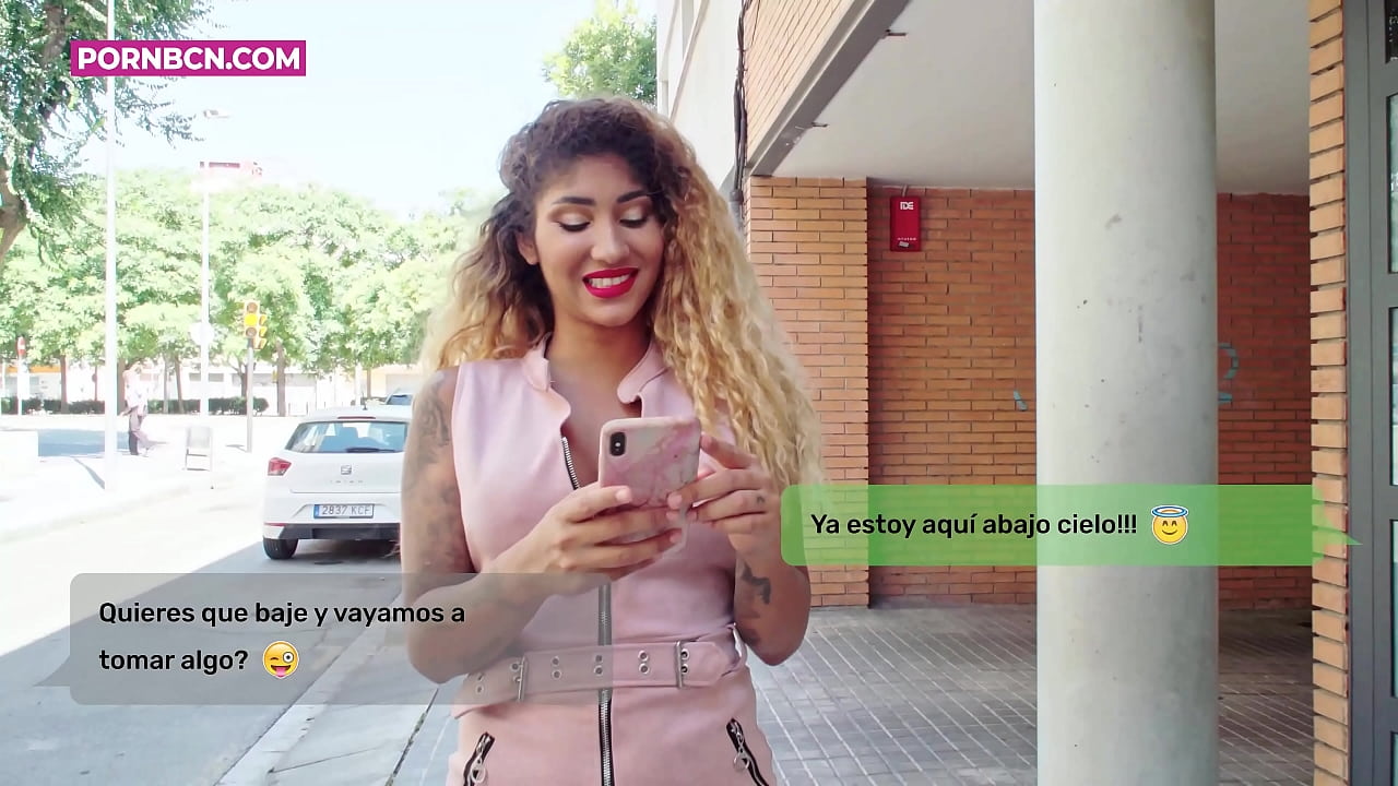 Malfidela edzino forte fiki sian junan amanton dum ŝia edzo laboras. Latina kun manoj kaj granda azeno. Venuso Afrodito.