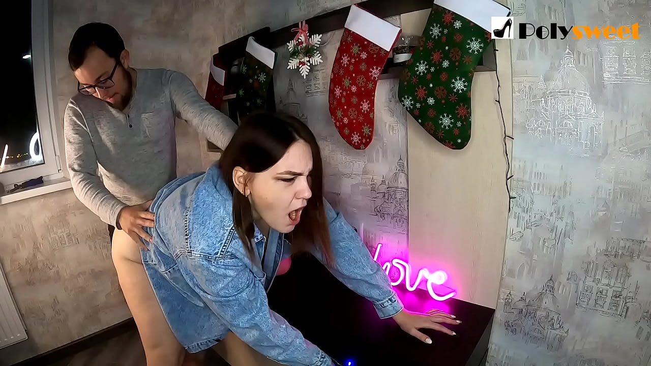 La ulo ĝuis fiki belan knabinon kun ĉevalvosto en la azeno per sia buŝo kaj diko