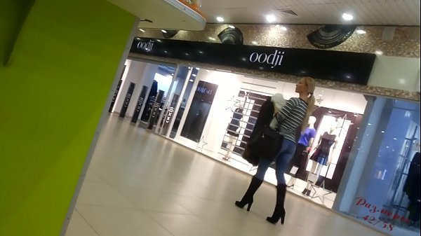 Malvarmeta ido en la superbazaro.